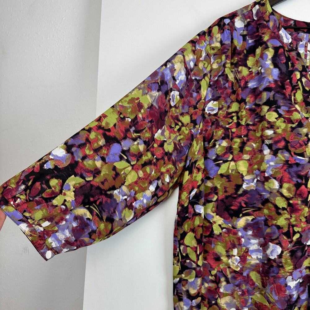 NYDJ Floral Button Down VNeck Blouse 3/4 Purple Green Polyester - Plus Size 1X - Picture 2 of 11